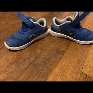 Nike boys shoes size 8c